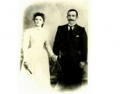 Στέφανος Κουκουτάρας και Ανδρομάχη Ροδοπούλου,  νυμφευμένοι. Τέλη 19ου αι.  Αρχείο Ανδρομάχης (Άντας) Κώτση - Γκόλαντα.