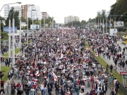 Εκατοντάδες συλλήψεις, χιλιάδες στους δρόμους