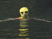 Ο καύσωνας  ξαναφέρνει στη μόδα  το facekini