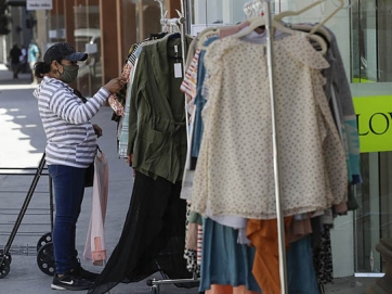 Μειώθηκε η κατανάλωση, αυξήθηκε η αποταμίευση!