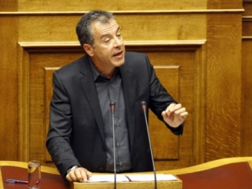 Θεοδωράκης: Περιχαρακώνεστε στα όρια του εθνικολαϊκισμού