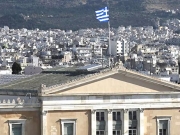 «Κουρεύει»  τις εκτιμήσεις της Ελλάδας  για υψηλά πλεονάσματα