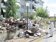 Σε πρώτη ζήτηση φορτωτάκια, γαλότσες, αντλίες και αντικουνουπικά