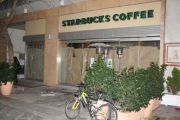 «Εκτός» πλατείας Ταχυδρομείου τα «Starbucks»