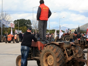 Βγαίνουν με τα τρακτέρ στον Πλατύκαμπο