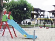 Επισκευάζονται παιδικές χαρές στον Δήμο Τυρνάβου