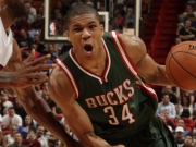 ΝΒΑ: O «Giannis» πέτυχε 30 πόντους αλλά οι Μπακς έχασαν, πολύ καλός ο Κουφός