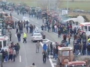 Βγάζουν τρακτέρ με το βλέμμα στραμμένο στα Τέμπη