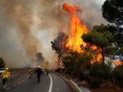 Εκκενώνονται σπίτια λόγω πυρκαγιάς