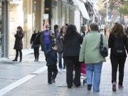 Στις 10 το πρωί  το άνοιγμα  των καταστημάτων