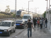 Στιγμιότυπα  από την ημέρα  του δυστυχήματος  στις γραμμές του ΟΣΕ, που διασχίζουν  τη συνοικία  της Νέας Σμύρνης 