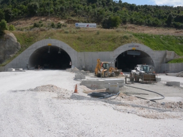 Πάγωσε η χρηματοδότηση, ένα χρόνο πίσω τα έργα στα Τέμπη