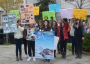 Υποκλίθηκαν στο 1,5 παιδιών θυμάτων του Ολοκαυτώματος