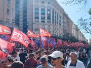 Χιλιάδες πολίτες στους δρόμους