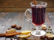 Έτσι θα φτιάξεις το mulled wine, το απόλυτο ζεστό κρασί της Πρωτοχρονιάς