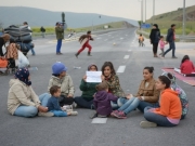 Τα «μαζεύουν» οι πρόσφυγες από το μπλόκο - Συμφωνία για 10 λεωφορεία