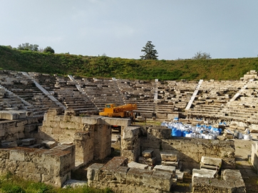 Μάρμαρο Κοζάνης  στο Αρχαίο Θέατρο Λάρισας