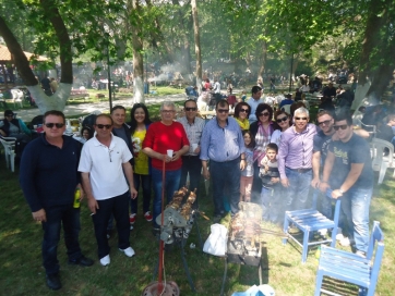 Στην εξοχή τσικνίζουν οιΤυρναβίτες