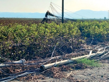 Λάστιχα ποτίσματος απειλούν αγρότες και περιβάλλον