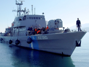 Eρευνες δυτικά της Πύλου για τον εντοπισμό σκάφους με πρόσφυγες