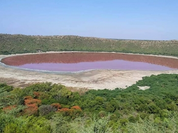 Λίμνη 50.000 ετών έγινε ροζ σε μία ημέρα!