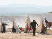 Φωτιά έκαψε σκηνές προσφύγων