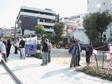 «Μπλόκο» στο πάρκινγκ της Τ. Τσιόγκα